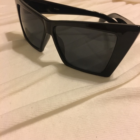 Sunglasses Lot - Picture 3 of 8